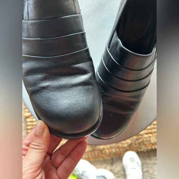 Dansko Black Leather Mules With Cushioned Comfort - Picture 5 of 12